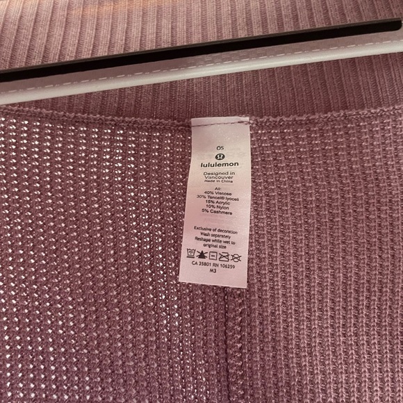 Lululemon Poncho Great condition - Picture 4 of 4